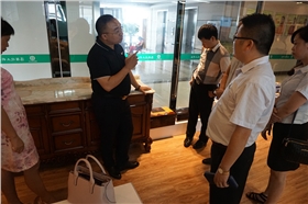 李江會長對漆強(qiáng)化工的企業(yè)文化、產(chǎn)品品質(zhì)確認(rèn).jpg
