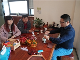 福建泉州陳總（左一）、曾總（左二）和漆強(qiáng)化工總經(jīng)理張文（右一）.jpg